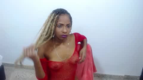 Snapshot of niaolsson_ chatting on November 8, 8:18 pm Nia Olson online show from November 8, 8:18 pm