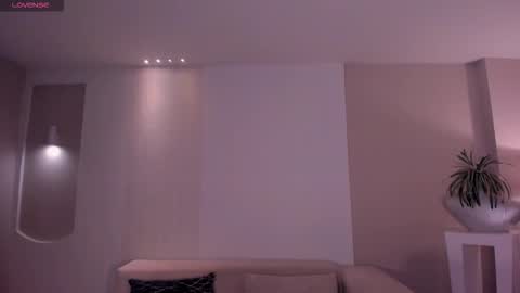 Call me Nia  online show from December 22, 8:50 pm