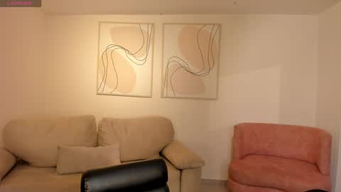 Call me Nia  online show from April 11, 7:51 pm