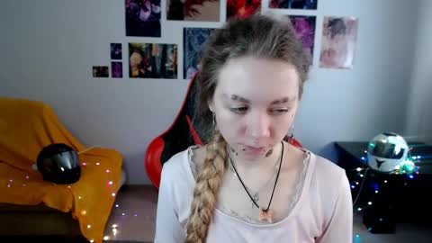 nica_kawaii online show from April 5, 7:49 am