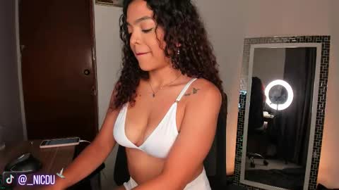 Snapshot of nicdu_xxx chatting on October 26, 2:28 am Nicol - New account  online show from October 26, 2:28 am