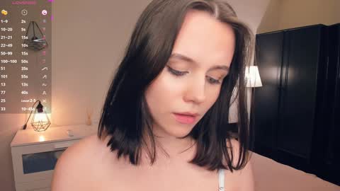 Snapshot of nice_kisss chatting on December 6, 2:17 pm Alice online show from December 6, 2:17 pm