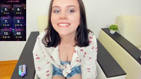 Snapshot of nice_kisss chatting on December 28, 2:10 pm Alice online show from December 28, 2:10 pm