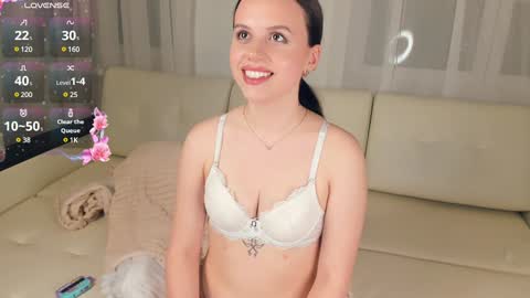 Snapshot of nice_kisss chatting on January 7, 2:19 pm Alice online show from January 7, 2:19 pm