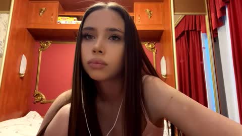 Snapshot of nice_kisss chatting on February 7, 2:21 pm Alice online show from February 7, 2:21 pm