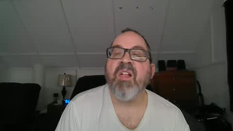 Snapshot of niceguy7208 chatting on December 23, 2:24 am niceguy7208 online show from December 23, 2:24 am