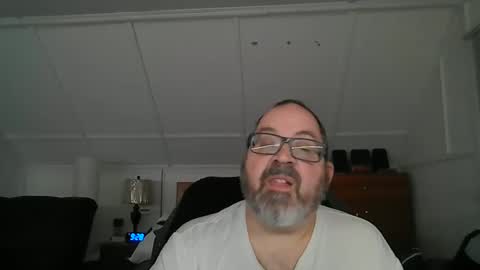 Snapshot of niceguy7208 chatting on February 15, 2:26 am niceguy7208 online show from February 15, 2:26 am