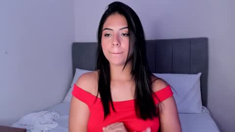 Snapshot of nicejuli19 chatting on December 19, 5:18 pm Julieta online show from December 19, 5:18 pm