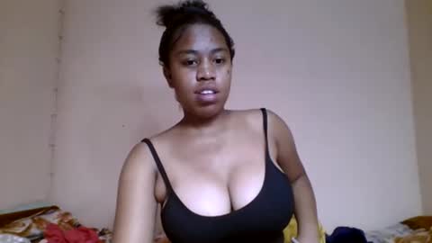 Snapshot of nicelly01 chatting on May 22, 7:41 pm nicelly01 online show from May 22, 7:41 pm