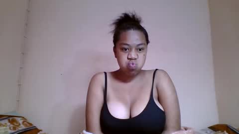 Snapshot of nicelly01 chatting on May 24, 5:01 am nicelly01 online show from May 24, 5:01 am