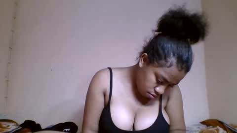 Snapshot of nicelly01 chatting on May 24, 6:13 pm nicelly01 online show from May 24, 6:13 pm