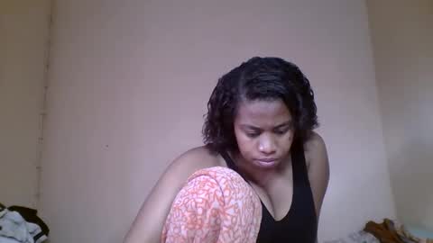 Snapshot of nicelly01 chatting on May 31, 8:21 am nicelly01 online show from May 31, 8:21 am