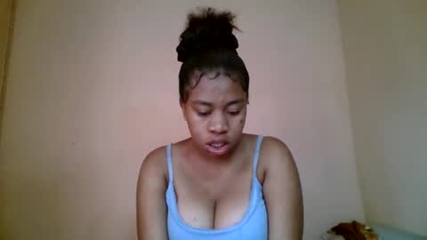 Snapshot of nicelly01 chatting on June 2, 6:37 am nicelly01 online show from June 2, 6:37 am