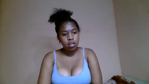 Snapshot of nicelly01 chatting on June 2, 6:43 pm nicelly01 online show from June 2, 6:43 pm