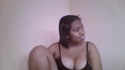 Snapshot of nicelly01 chatting on June 9, 6:25 am nicelly01 online show from June 9, 6:25 am