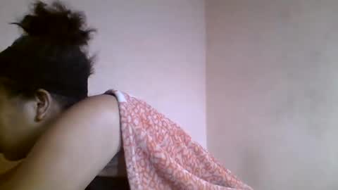 Snapshot of nicelly01 chatting on July 22, 7:22 am nicelly01 online show from July 22, 7:22 am