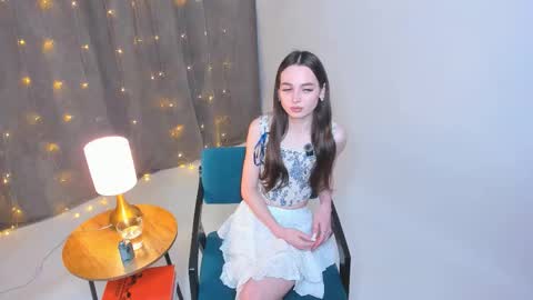 Snapshot of nichelledorris chatting on December 19, 3:19 pm Nicole online show from December 19, 3:19 pm