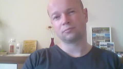 nick1990b online show from April 27, 4:49 pm