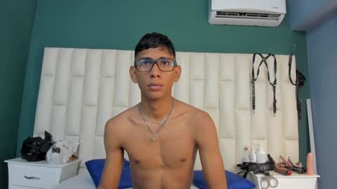 Snapshot of nick_collins20 chatting on February 7, 9:48 pm Nick online show from February 7, 9:48 pm