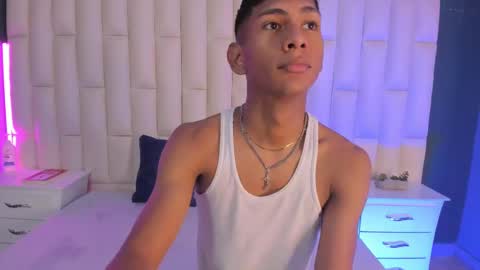 Snapshot of nick_collins20 chatting on February 18, 8:25 pm Nick online show from February 18, 8:25 pm