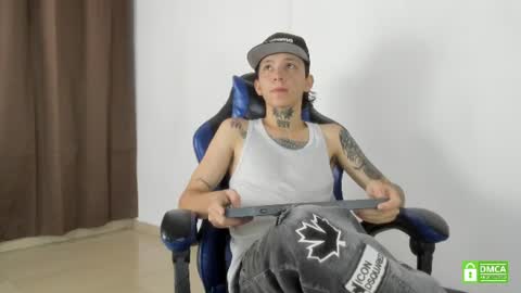 nick_tattooedguy online show from June 19, 7:28 pm