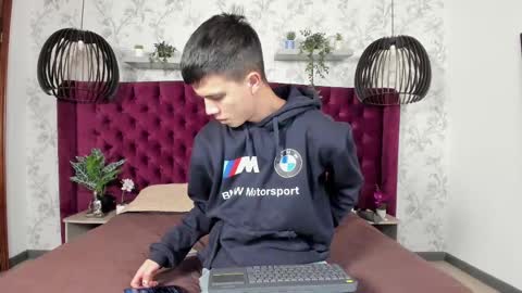 Snapshot of nick_torn chatting on September 11, 11:43 am Nick online show from September 11, 11:43 am