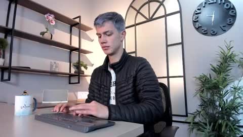 Snapshot of nick_torn chatting on October 4, 12:14 pm Nick online show from October 4, 12:14 pm