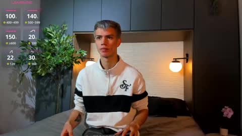 Snapshot of nick_torn chatting on October 19, 12:06 pm Nick online show from October 19, 12:06 pm