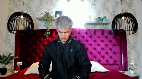 Nick  online show from February 7, 12:09 pm