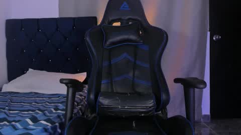 Snapshot of nick_zackk chatting on February 23, 12:08 am nick_zackk online show from February 23, 12:08 am