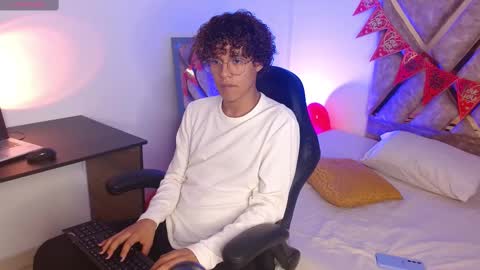 Nickolas Muoz online show from February 17, 2:59 pm