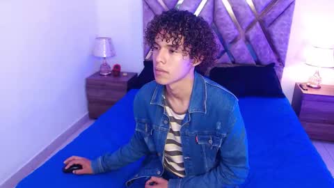 Nickolas Muoz online show from September 12, 3:01 pm