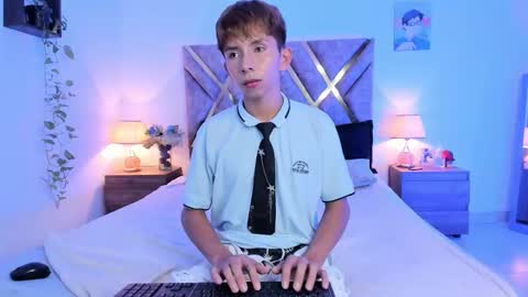 Nickolas Muoz online show from October 24, 11:01 pm
