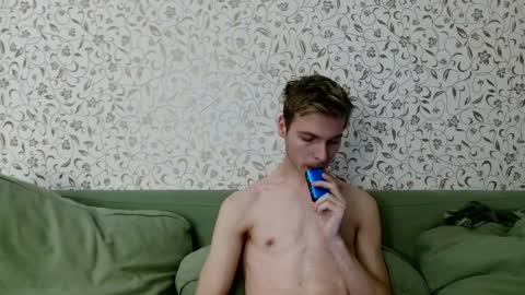 Snapshot of nicksuper8 chatting on December 16, 1:43 pm Nick online show from December 16, 1:43 pm