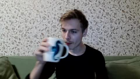 Snapshot of nicksuper8 chatting on December 17, 9:38 pm Nick online show from December 17, 9:38 pm