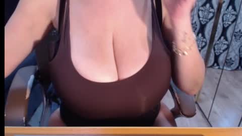 Snapshot of nicky_38hhugetits chatting on October 22, 6:02 am Nicky online show from October 22, 6:02 am