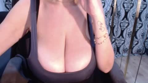 Snapshot of nicky_38hhugetits chatting on November 13, 8:02 am Nicky online show from November 13, 8:02 am