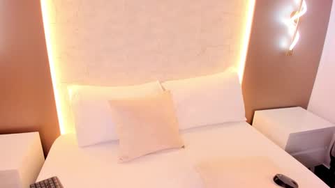 Snapshot of nicky_peyton chatting on December 23, 2:31 am Nicky online show from December 23, 2:31 am