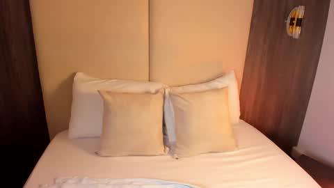 Snapshot of nicky_peyton chatting on February 10, 2:37 am Nicky online show from February 10, 2:37 am