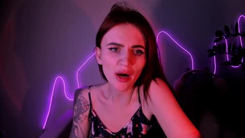 Snapshot of nicky_weekends chatting on December 6, 1:18 am Nicky Weekends online show from December 6, 1:18 am