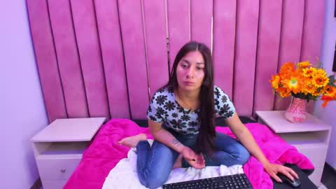 Snapshot of nickymiler chatting on November 8, 1:33 pm Nicky Miler online show from November 8, 1:33 pm