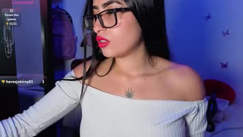 Snapshot of nickyvixenn chatting on November 9, 11:36 pm Nicolle online show from November 9, 11:36 pm