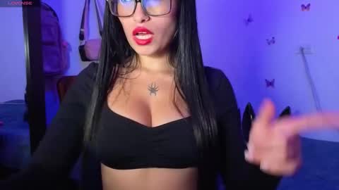 Snapshot of nickyvixenn chatting on November 30, 10:03 pm Nicolle online show from November 30, 10:03 pm