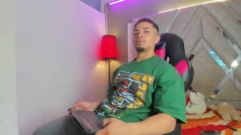 nico_blaze7 online show from February 5, 12:54 pm