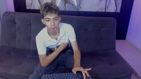 nico_naughtyboy online show from May 31, 12:52 am