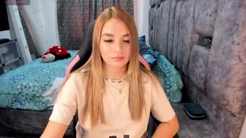 Snapshot of nicol_080 chatting on July 10, 6:54 pm YuliEM online show from July 10, 6:54 pm