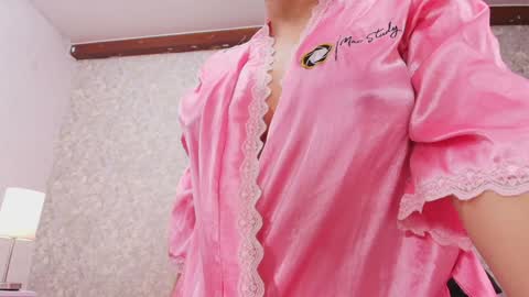 Snapshot of nicol_ferrer chatting on December 20, 7:17 pm Nicol online show from December 20, 7:17 pm