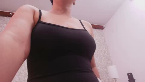 Snapshot of nicol_ferrer chatting on January 6, 7:13 pm Nicol online show from January 6, 7:13 pm