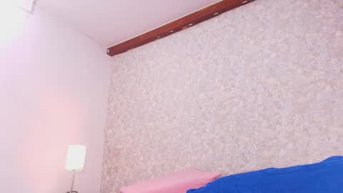 Snapshot of nicol_ferrer chatting on September 17, 7:15 pm Nicol online show from September 17, 7:15 pm