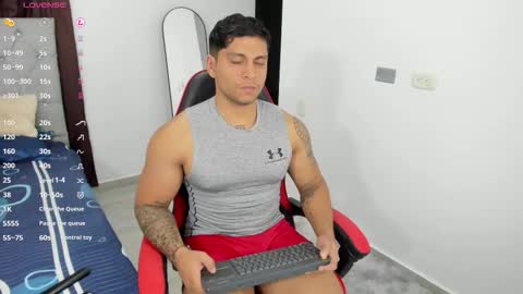 Snapshot of nicolas_montoya chatting on October 14, 2:01 am nicolas_montoya online show from October 14, 2:01 am